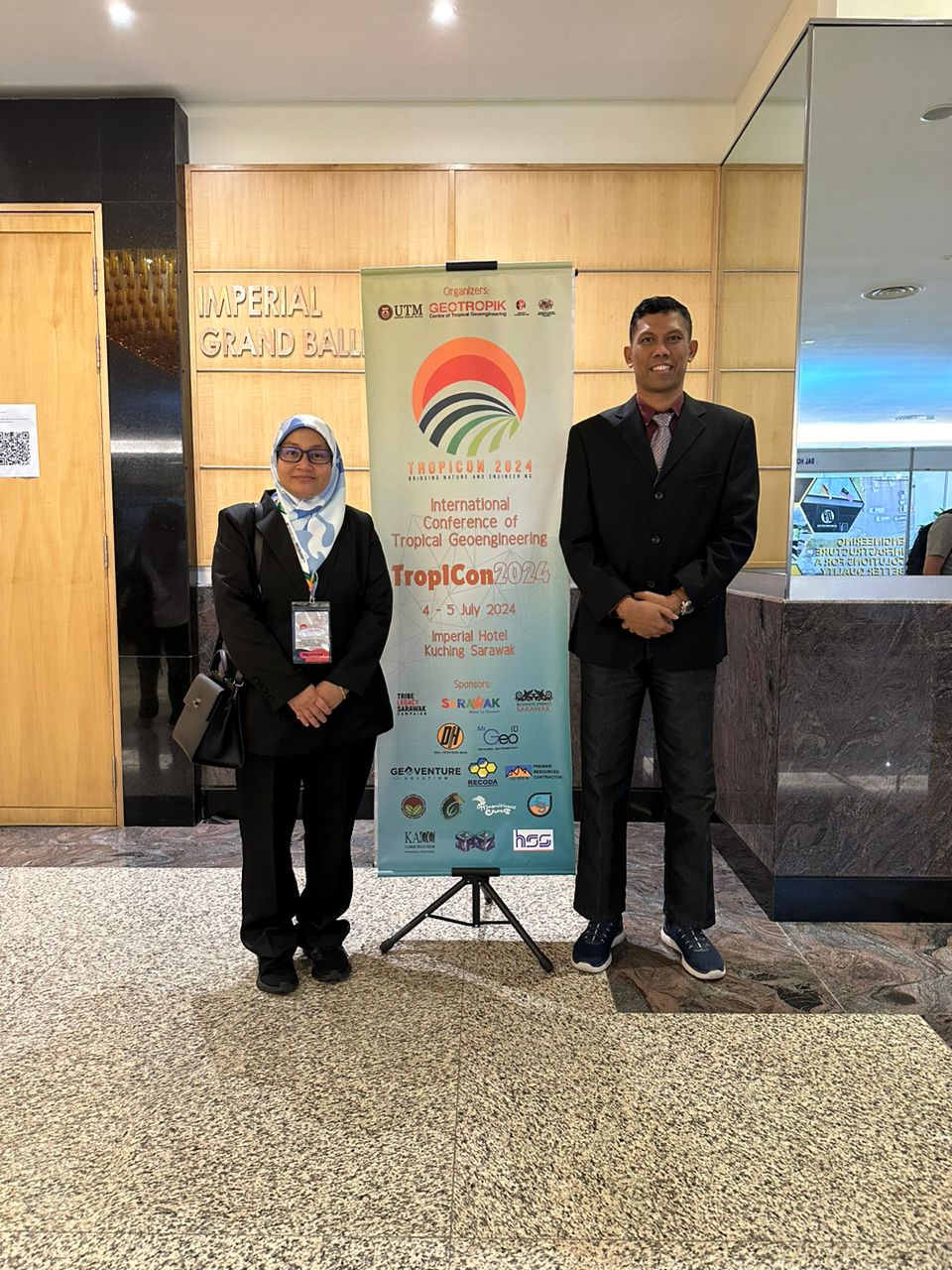 Congratulations to Wan Noor Hin Mior Sani & Associate Prof. Dr. Ramadhansyah Putra Jaya of winning the Best Presenter Award at the International Conference of Tropical Geoengineering (TROPICON 2024), Imperial Hotel, Kuching, Sarawak on 4th - 5th July 2024